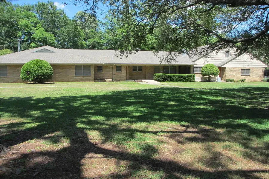 Retail For Sale in Gregg County , 1009 Brook Drive, Kilgore, Texas 75662, 0, 0, Garage spaces, 0 Sqft, built in 1975, Preowned, Price $250,000, mls#20965610, Real Estate Agent in Kilgore, Homes For Sale in Gregg county, Homes For Sale in Kilgore, Realtor in Kilgore Texas, Real Estate Brokerage Independent Realty Texas, Luminita Cordes Realtor