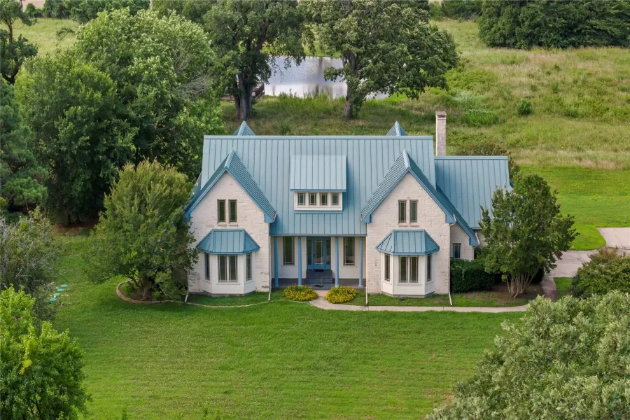 Single Family Residence For Sale in Lamar County , 4905 Trails End, Paris, Texas 75462, 5 Bedrooms, 4 Bathrooms, 5 Garage spaces, 4,140 Sqft, built in 1993, Price $975,000, mls#20981074, Real Estate Agent in Paris, Homes For Sale in Lamar county, Homes For Sale in Paris, Realtor in Paris Texas, Real Estate Brokerage Independent Realty Texas, Luminita Cordes Realtor