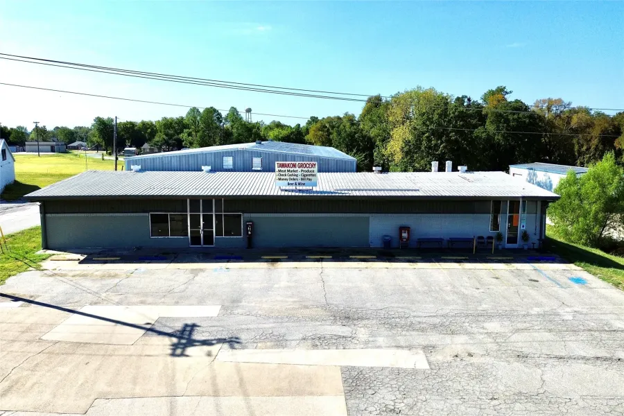 Retail For Rent in Rains County , 462 Hwy 276, East Tawakoni, Texas 75472, 0, 0, Garage spaces, 0 Sqft, built in 1960, Preowned, Price $5,000, mls#20995133, Real Estate Agent in East Tawakoni, Homes For Rent in Rains county, Homes For Rent in East Tawakoni, Realtor in East Tawakoni Texas, Real Estate Brokerage Independent Realty Texas, Luminita Cordes Realtor
