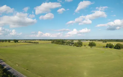 Farm For Sale in Grayson County , 1276 Dixie Road, Whitesboro, Texas 76273, 3 Bedrooms, 4 Bathrooms, 2 Garage spaces, 3,888 Sqft, built in 1988, Price $6,660,062, mls#21043833, Real Estate Agent in Whitesboro, Homes For Sale in Grayson county, Homes For Sale in Whitesboro, Realtor in Whitesboro Texas, Real Estate Brokerage Independent Realty Texas, Luminita Cordes Realtor