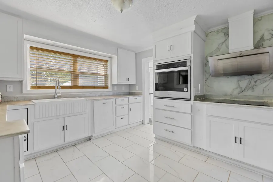 Single Family Residence For Sale in Red River (TX) County , 50 County Road 2123, Clarksville, Texas 75426, 2 Bedrooms, 1 Bathroom, Garage spaces, 1,248 Sqft, built in 1946, Price $110,000, mls#21063284, Real Estate Agent in Clarksville, Homes For Sale in Red River (TX) county, Homes For Sale in Clarksville, Realtor in Clarksville Texas, Real Estate Brokerage Independent Realty Texas, Luminita Cordes Realtor