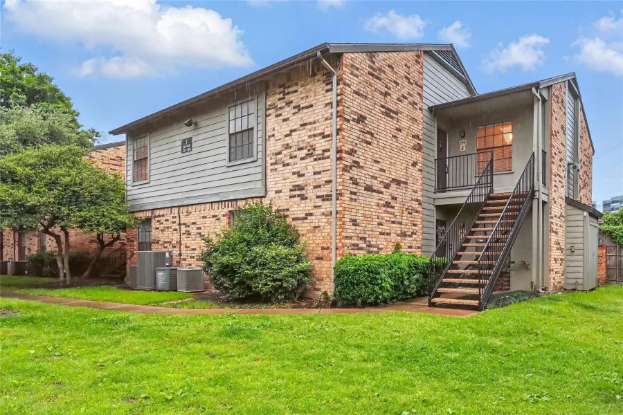 Condominium For Sale in Dallas County , 5335 Bent Tree Forest Drive 240, Dallas, Texas 75248, 1 Bedroom, 1 Bathroom, Garage spaces, 678 Sqft, built in 1981, Preowned, Price $149,500, mls#21064291, Real Estate Agent in Dallas, Homes For Sale in Dallas county, Homes For Sale in Dallas, Realtor in Dallas Texas, Real Estate Brokerage Independent Realty Texas, Luminita Cordes Realtor