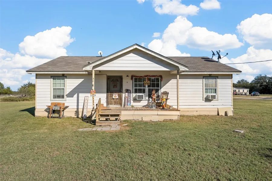 Single Family Residence For Sale in Mc Lennan County , 5288 Ft Graham Road, West, Texas 76691, 3 Bedrooms, 2 Bathrooms, Garage spaces, 1,232 Sqft, built in 2003, Price $175,000, mls#21103610, Real Estate Agent in West, Homes For Sale in Mc Lennan county, Homes For Sale in West, Realtor in West Texas, Real Estate Brokerage Independent Realty Texas, Luminita Cordes Realtor