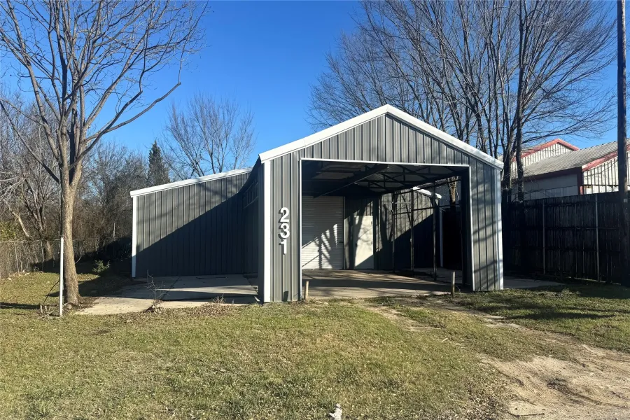 Warehouse For Sale in Van Zandt County , 231 Ash Lane, Wills Point, Texas 75169, 0, 0, Garage spaces, 0 Sqft, built in 1960, Preowned, Price $179,900, mls#21104775, Real Estate Agent in Wills Point, Homes For Sale in Van Zandt county, Homes For Sale in Wills Point, Realtor in Wills Point Texas, Real Estate Brokerage Independent Realty Texas, Luminita Cordes Realtor