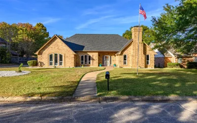 Single Family Residence For Sale in Lamar County , 4115 Alpine Street, Paris, Texas 75462, 5 Bedrooms, 5 Bathrooms, 2 Garage spaces, 3,852 Sqft, built in 1985, Price $599,000, mls#21103463, Real Estate Agent in Paris, Homes For Sale in Lamar county, Homes For Sale in Paris, Realtor in Paris Texas, Real Estate Brokerage Independent Realty Texas, Luminita Cordes Realtor