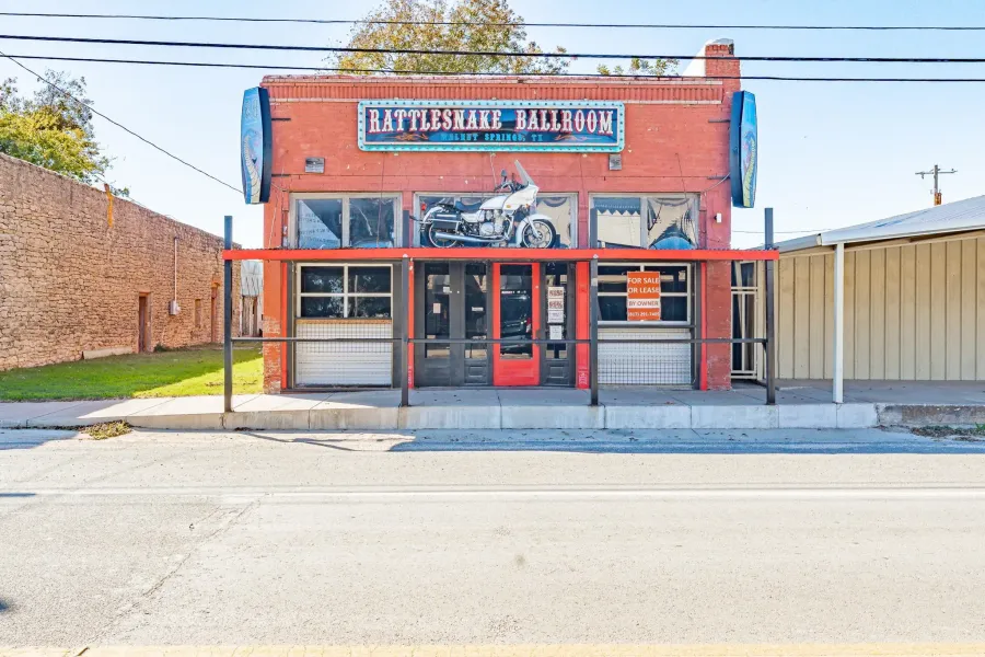 Retail For Sale in Bosque County , 4153 3rd Street, Walnut Springs, Texas 76690, 0, 0, Garage spaces, 0 Sqft, built in 1895, Preowned, Price $250,000, mls#21112659, Real Estate Agent in Walnut Springs, Homes For Sale in Bosque county, Homes For Sale in Walnut Springs, Realtor in Walnut Springs Texas, Real Estate Brokerage Independent Realty Texas, Luminita Cordes Realtor