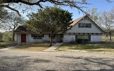 Single Family Residence For Sale in Mc Lennan County , 649 Wedgewood Drive, China Spring, Texas 76633, 3 Bedrooms, 5 Bathrooms, Garage spaces, 2,505 Sqft, built in 1968, Preowned, Price $614,900, mls#21120811, Real Estate Agent in China Spring, Homes For Sale in Mc Lennan county, Homes For Sale in China Spring, Realtor in China Spring Texas, Real Estate Brokerage Independent Realty Texas, Luminita Cordes Realtor