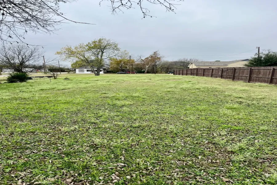 Unimproved Land For Sale in Ellis County , 1303 N Shawnee Street, Ennis, Texas 75119, 0, 0, Garage spaces, 0 Sqft, built in 0, Price $30,000, mls#21118288, Real Estate Agent in Ennis, Homes For Sale in Ellis county, Homes For Sale in Ennis, Realtor in Ennis Texas, Real Estate Brokerage Independent Realty Texas, Luminita Cordes Realtor