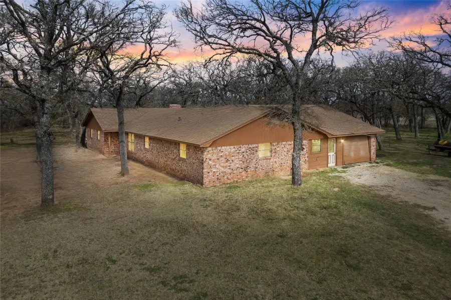 Single Family Residence For Sale in Mc Lennan County , 1447 Red Gate Road, Mart, Texas 76664, 3 Bedrooms, 2 Bathrooms, 2 Garage spaces, 2,602 Sqft, built in 1988, Price $725,000, mls#21122186, Real Estate Agent in Mart, Homes For Sale in Mc Lennan county, Homes For Sale in Mart, Realtor in Mart Texas, Real Estate Brokerage Independent Realty Texas, Luminita Cordes Realtor