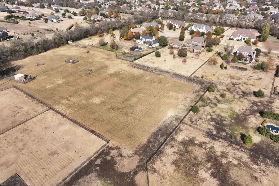 Beautiful 5.7 acres in Lovejoy ISD.