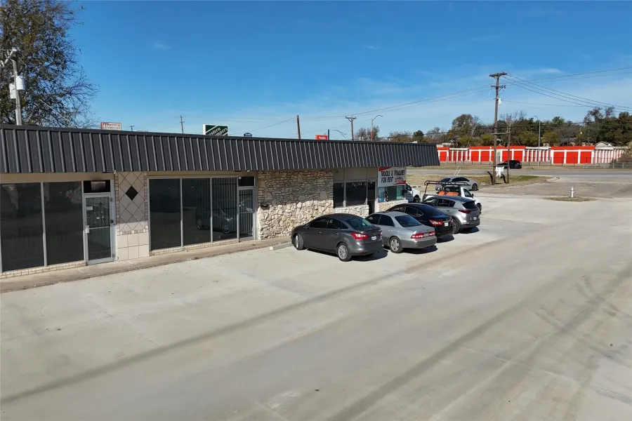 Retail For Rent in Tarrant County , 8331 Camp Bowie West, Fort Worth, Texas 76116, 0, 0, Garage spaces, 0 Sqft, built in 1959, Preowned, Price $8, mls#21131736, Real Estate Agent in Fort Worth, Homes For Rent in Tarrant county, Homes For Rent in Fort Worth, Realtor in Fort Worth Texas, Real Estate Brokerage Independent Realty Texas, Luminita Cordes Realtor