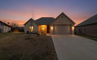 Single Family Residence For Sale in Henderson County , 129 Oak Springs Loop, Mabank, Texas 75156, 3 Bedrooms, 2 Bathrooms, 1 Garage spaces, 1,580 Sqft, built in 2017, Price $272,900, mls#21143596, Real Estate Agent in Mabank, Homes For Sale in Henderson county, Homes For Sale in Mabank, Realtor in Mabank Texas, Real Estate Brokerage Independent Realty Texas, Luminita Cordes Realtor