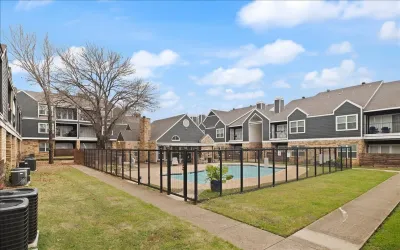Condominium For Sale in Dallas County , 1441 Westmount Avenue 211, Dallas, Texas 75211, 1 Bedroom, 1 Bathroom, Garage spaces, 742 Sqft, built in 1984, Price $150,000, mls#21143863, Real Estate Agent in Dallas, Homes For Sale in Dallas county, Homes For Sale in Dallas, Realtor in Dallas Texas, Real Estate Brokerage Independent Realty Texas, Luminita Cordes Realtor