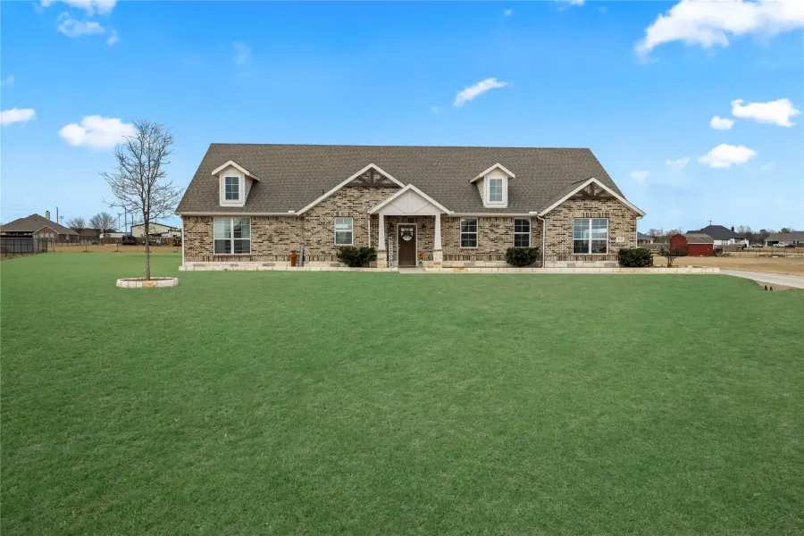Single Family Residence For Sale in Johnson County , 308 Olde Knoll Place, Rio Vista, Texas 76093, 3 Bedrooms, 2 Bathrooms, 2 Garage spaces, 2,241 Sqft, built in 2022, Price $478,000, mls#21164130, Real Estate Agent in Rio Vista, Homes For Sale in Johnson county, Homes For Sale in Rio Vista, Realtor in Rio Vista Texas, Real Estate Brokerage Independent Realty Texas, Luminita Cordes Realtor