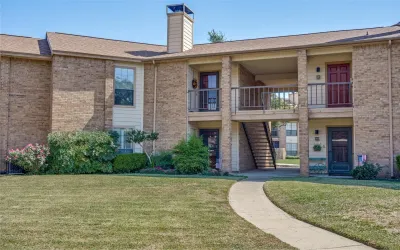 Condominium For Sale in Dallas County , 16301 Ledgemont Lane 262, Addison, Texas 75001, 2 Bedrooms, 2 Bathrooms, Garage spaces, 978 Sqft, built in 1982, Price $228,000, mls#21168086, Real Estate Agent in Addison, Homes For Sale in Dallas county, Homes For Sale in Addison, Realtor in Addison Texas, Real Estate Brokerage Independent Realty Texas, Luminita Cordes Realtor