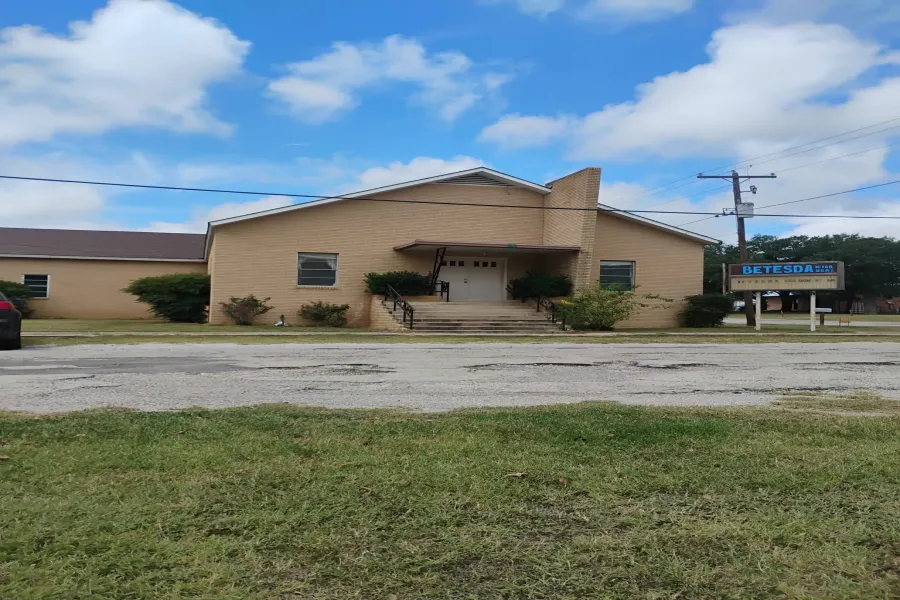 Retail For Sale in Comanche County , 532 N Travis Street, De Leon, Texas 76444, 0, 0, Garage spaces, 0 Sqft, built in 1936, Preowned, Price $120,000, mls#21168880, Real Estate Agent in De Leon, Homes For Sale in Comanche county, Homes For Sale in De Leon, Realtor in De Leon Texas, Real Estate Brokerage Independent Realty Texas, Luminita Cordes Realtor