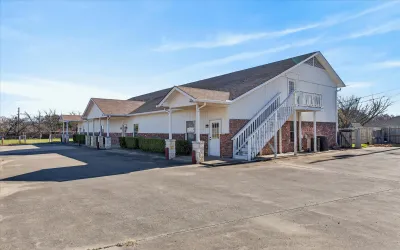 Business For Sale in Mc Lennan County , 611 W Spring Valley Road, Hewitt, Texas 76643, 0, 0, Garage spaces, 6,504 Sqft, built in 1986, Preowned, Price $479,000, mls#21189820, Real Estate Agent in Hewitt, Homes For Sale in Mc Lennan county, Homes For Sale in Hewitt, Realtor in Hewitt Texas, Real Estate Brokerage Independent Realty Texas, Luminita Cordes Realtor