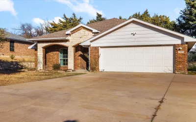 Single Family Residence For Sale in Dallas County , 6214 Teague Drive, Dallas, Texas 75241, 4 Bedrooms, 2 Bathrooms, 2 Garage spaces, 1,696 Sqft, built in 2017, Preowned, Price $298,000, mls#21173858, Real Estate Agent in Dallas, Homes For Sale in Dallas county, Homes For Sale in Dallas, Realtor in Dallas Texas, Real Estate Brokerage Independent Realty Texas, Luminita Cordes Realtor