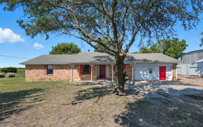 Single Family Residence For Sale in Fannin County , 1118 Private Road 425, Whitewright, Texas 75491, 3 Bedrooms, 2 Bathrooms, Garage spaces, 1,825 Sqft, built in 1986, Preowned, Price $585,000, mls#21194856, Real Estate Agent in Whitewright, Homes For Sale in Fannin county, Homes For Sale in Whitewright, Realtor in Whitewright Texas, Real Estate Brokerage Independent Realty Texas, Luminita Cordes Realtor
