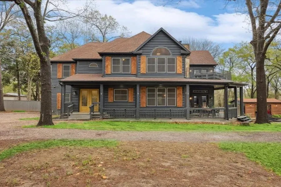 Single Family Residence For Sale in Grayson County , 223 Oklahoma Avenue, Pottsboro, Texas 75076, 4 Bedrooms, 3 Bathrooms, 2 Garage spaces, 2,780 Sqft, built in 2005, Price $647,500, mls#21204940, Real Estate Agent in Pottsboro, Homes For Sale in Grayson county, Homes For Sale in Pottsboro, Realtor in Pottsboro Texas, Real Estate Brokerage Independent Realty Texas, Luminita Cordes Realtor