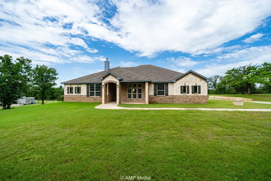 Single Family Residence For Sale in Parker County , 408 Lake Arbor Drive, Weatherford, Texas 76088, 4 Bedrooms, 3 Bathrooms, 2 Garage spaces, 2,856 Sqft, built in 2022, Price $649,900, mls#21223615, Real Estate Agent in Weatherford, Homes For Sale in Parker county, Homes For Sale in Weatherford, Realtor in Weatherford Texas, Real Estate Brokerage Independent Realty Texas, Luminita Cordes Realtor