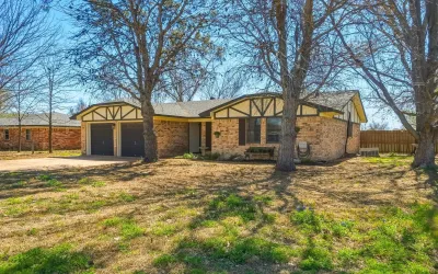 Single Family Residence For Sale in Callahan County , 121 Sandy Lane, Clyde, Texas 79510, 3 Bedrooms, 2 Bathrooms, 2 Garage spaces, 1,282 Sqft, built in 1979, Price $250,000, mls#21214853, Real Estate Agent in Clyde, Homes For Sale in Callahan county, Homes For Sale in Clyde, Realtor in Clyde Texas, Real Estate Brokerage Independent Realty Texas, Luminita Cordes Realtor