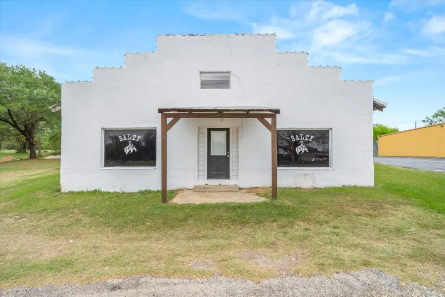 Business For Sale in Van Zandt County , 320 W Garland Street, Grand Saline, Texas 75140, 0, 0, Garage spaces, 0 Sqft, built in 1960, Preowned, Price $164,900, mls#21228193, Real Estate Agent in Grand Saline, Homes For Sale in Van Zandt county, Homes For Sale in Grand Saline, Realtor in Grand Saline Texas, Real Estate Brokerage Independent Realty Texas, Luminita Cordes Realtor