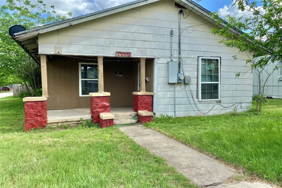 Single Family Residence For Sale in Brown County , 2200 Avenue C, Brownwood, Texas 76801, 0, 2 Bathrooms, Garage spaces, 1,530 Sqft, built in 0, Price $60,000, mls#21222084, Real Estate Agent in Brownwood, Homes For Sale in Brown county, Homes For Sale in Brownwood, Realtor in Brownwood Texas, Real Estate Brokerage Independent Realty Texas, Luminita Cordes Realtor