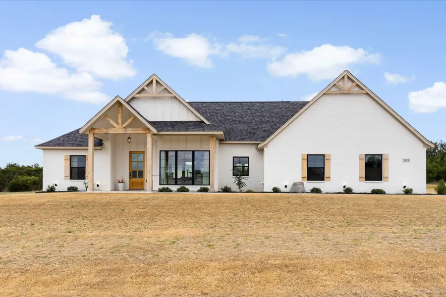 Single Family Residence For Sale in Parker County , 3143 Infinity Drive, Weatherford, Texas 76087, 3 Bedrooms, 2 Bathrooms, 2 Garage spaces, 2,031 Sqft, built in 2023, Preowned, Price $464,000, mls#21227471, Real Estate Agent in Weatherford, Homes For Sale in Parker county, Homes For Sale in Weatherford, Realtor in Weatherford Texas, Real Estate Brokerage Independent Realty Texas, Luminita Cordes Realtor