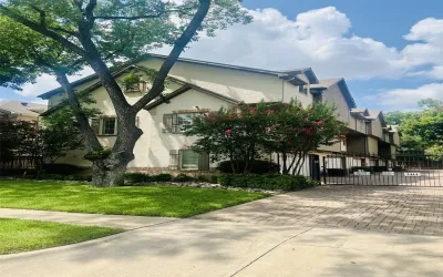 Condominium For Rent in Dallas County , 3414 Mcfarlin Boulevard 3, University Park, Texas 75205, 2 Bedrooms, 3 Bathrooms, 2 Garage spaces, 1,711 Sqft, built in 2004, Price $4,500, mls#21229959, Real Estate Agent in University Park, Homes For Rent in Dallas county, Homes For Rent in University Park, Realtor in University Park Texas, Real Estate Brokerage Independent Realty Texas, Luminita Cordes Realtor