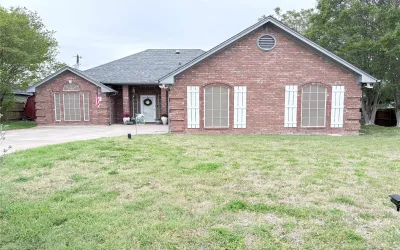 Single Family Residence For Sale in Parker County , 1200 Oak Tree Lane, Weatherford, Texas 76086, 4 Bedrooms, 2 Bathrooms, 1 Garage spaces, 1,889 Sqft, built in 1994, Price $374,995, mls#21222582, Real Estate Agent in Weatherford, Homes For Sale in Parker county, Homes For Sale in Weatherford, Realtor in Weatherford Texas, Real Estate Brokerage Independent Realty Texas, Luminita Cordes Realtor
