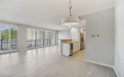 Condominium For Sale in Dallas County , 6211 W Northwest Highway 300, Dallas, Texas 75225, 2 Bedrooms, 2 Bathrooms, 1 Garage spaces, 1,132 Sqft, built in 1966, Price $249,000, mls#21234781, Real Estate Agent in Dallas, Homes For Sale in Dallas county, Homes For Sale in Dallas, Realtor in Dallas Texas, Real Estate Brokerage Independent Realty Texas, Luminita Cordes Realtor