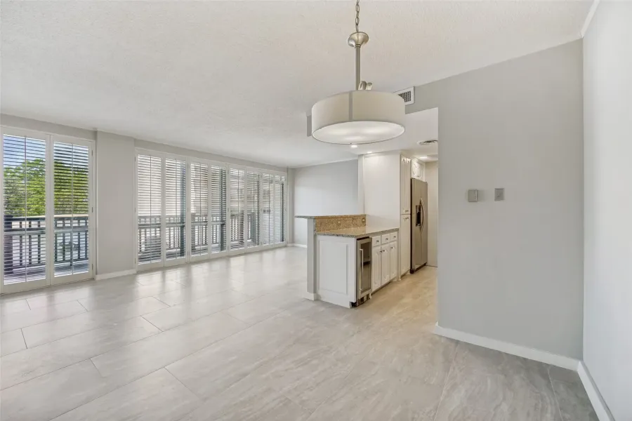 Condominium For Sale in Dallas County , 6211 W Northwest Highway 300, Dallas, Texas 75225, 2 Bedrooms, 2 Bathrooms, 1 Garage spaces, 1,132 Sqft, built in 1966, Price $249,000, mls#21234781, Real Estate Agent in Dallas, Homes For Sale in Dallas county, Homes For Sale in Dallas, Realtor in Dallas Texas, Real Estate Brokerage Independent Realty Texas, Luminita Cordes Realtor