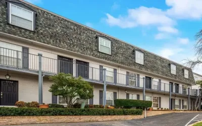 Condominium For Sale in Dallas County , 7801 Royal Lane, Dallas, Texas 75230, 1 Bedroom, 2 Bathrooms, Garage spaces, 782 Sqft, built in 1965, Price $134,000, mls#21214967, Real Estate Agent in Dallas, Homes For Sale in Dallas county, Homes For Sale in Dallas, Realtor in Dallas Texas, Real Estate Brokerage Independent Realty Texas, Luminita Cordes Realtor