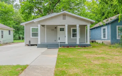Single Family Residence For Sale in Grayson County , 808 N Montgomery Street, Sherman, Texas 75090, 4 Bedrooms, 2 Bathrooms, Garage spaces, 1,384 Sqft, built in 1935, Price $200,000, mls#21228891, Real Estate Agent in Sherman, Homes For Sale in Grayson county, Homes For Sale in Sherman, Realtor in Sherman Texas, Real Estate Brokerage Independent Realty Texas, Luminita Cordes Realtor