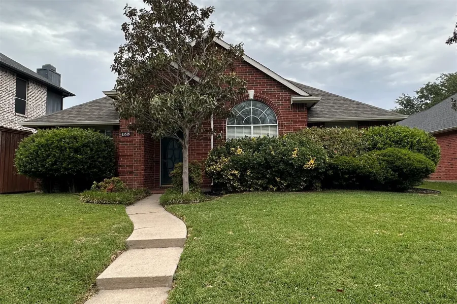 Single Family Residence For Rent in Collin County , 11616 Charlotte Lane, Frisco, Texas 75035, 3 Bedrooms, 2 Bathrooms, 2 Garage spaces, 1,691 Sqft, built in 1994, Preowned, Price $2,400, mls#21243994, Real Estate Agent in Frisco, Homes For Rent in Collin county, Homes For Rent in Frisco, Realtor in Frisco Texas, Real Estate Brokerage Independent Realty Texas, Luminita Cordes Realtor