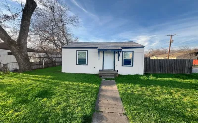 Single Family Residence For Sale in Tarrant County , 1733 Greenfield Avenue, Fort Worth, Texas 76102, 3 Bedrooms, 2 Bathrooms, Garage spaces, 744 Sqft, built in 1945, Price $124,950, mls#21218272, Real Estate Agent in Fort Worth, Homes For Sale in Tarrant county, Homes For Sale in Fort Worth, Realtor in Fort Worth Texas, Real Estate Brokerage Independent Realty Texas, Luminita Cordes Realtor