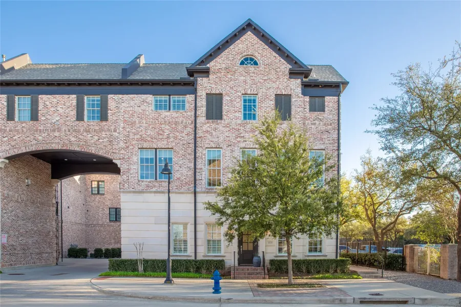 Townhouse For Sale in Dallas County , 4116 Runyon Road, Addison, Texas 75001, 3 Bedrooms, 4 Bathrooms, 2 Garage spaces, 2,588 Sqft, built in 2018, Preowned, Price $725,000, mls#21193730, Real Estate Agent in Addison, Homes For Sale in Dallas county, Homes For Sale in Addison, Realtor in Addison Texas, Real Estate Brokerage Independent Realty Texas, Luminita Cordes Realtor