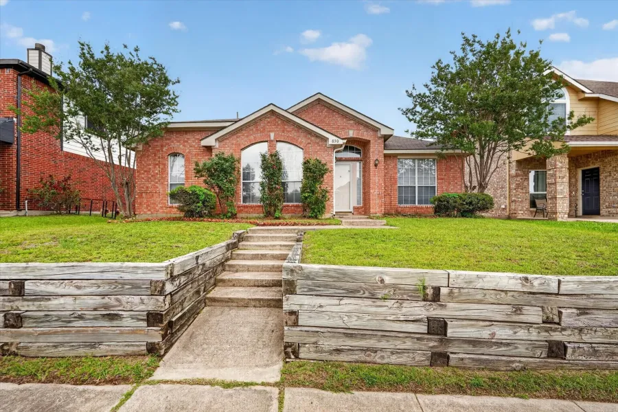 Single Family Residence For Sale in Dallas County , 830 Orian Drive, Mesquite, Texas 75181, 3 Bedrooms, 2 Bathrooms, 2 Garage spaces, 1,452 Sqft, built in 1997, Price $259,000, mls#21247377, Real Estate Agent in Mesquite, Homes For Sale in Dallas county, Homes For Sale in Mesquite, Realtor in Mesquite Texas, Real Estate Brokerage Independent Realty Texas, Luminita Cordes Realtor