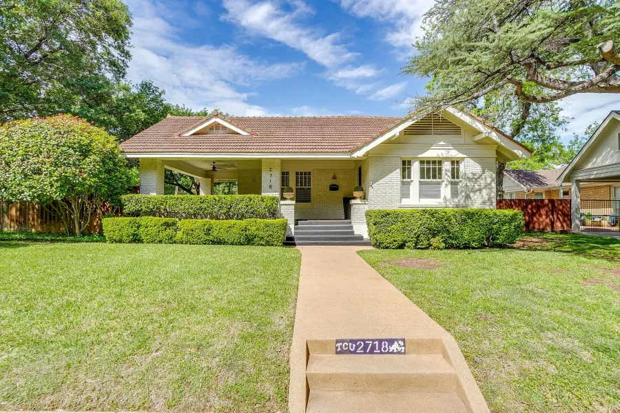 Single Family Residence For Rent in Tarrant County , 2718 Cockrell Avenue, Fort Worth, Texas 76109, 3 Bedrooms, 2 Bathrooms, Garage spaces, 1,756 Sqft, built in 1926, Price $3,800, mls#21249149, Real Estate Agent in Fort Worth, Homes For Rent in Tarrant county, Homes For Rent in Fort Worth, Realtor in Fort Worth Texas, Real Estate Brokerage Independent Realty Texas, Luminita Cordes Realtor