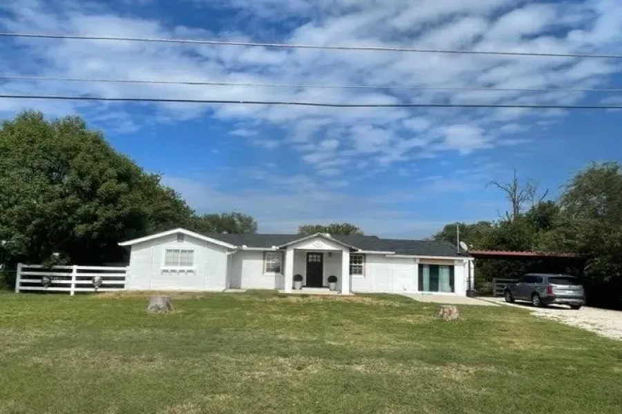 Single Family Residence For Sale in Mc Lennan County , 11119 Wortham Bend Road, Waco, Texas 76708, 3 Bedrooms, 2 Bathrooms, Garage spaces, 1,192 Sqft, built in 1960, Price $199,999, mls#21250256, Real Estate Agent in Waco, Homes For Sale in Mc Lennan county, Homes For Sale in Waco, Realtor in Waco Texas, Real Estate Brokerage Independent Realty Texas, Luminita Cordes Realtor
