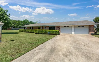 Single Family Residence For Sale in Montague County , 1312 Rock Street, Bowie, Texas 76230, 3 Bedrooms, 2 Bathrooms, 2 Garage spaces, 1,386 Sqft, built in 1967, Preowned, Price $235,000, mls#21227762, Real Estate Agent in Bowie, Homes For Sale in Montague county, Homes For Sale in Bowie, Realtor in Bowie Texas, Real Estate Brokerage Independent Realty Texas, Luminita Cordes Realtor