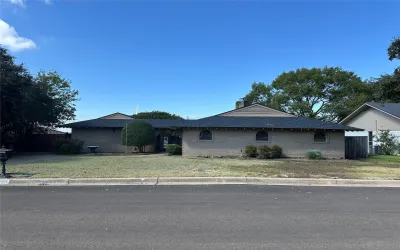 Single Family Residence For Sale in Mc Lennan County , 7205 Sandera Drive, Waco, Texas 76710, 3 Bedrooms, 2 Bathrooms, Garage spaces, 2,220 Sqft, built in 1969, Preowned, Price $337,440, mls#21095254, Real Estate Agent in Waco, Homes For Sale in Mc Lennan county, Homes For Sale in Waco, Realtor in Waco Texas, Real Estate Brokerage Independent Realty Texas, Luminita Cordes Realtor