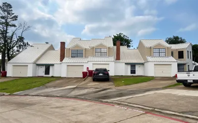 Townhouse For Rent in Grayson County , 1900 W Taylor Street, Sherman, Texas 75092, 2 Bedrooms, 2 Bathrooms, 1 Garage spaces, 1,016 Sqft, built in 1985, Price $1,495, mls#21252312, Real Estate Agent in Sherman, Homes For Rent in Grayson county, Homes For Rent in Sherman, Realtor in Sherman Texas, Real Estate Brokerage Independent Realty Texas, Luminita Cordes Realtor
