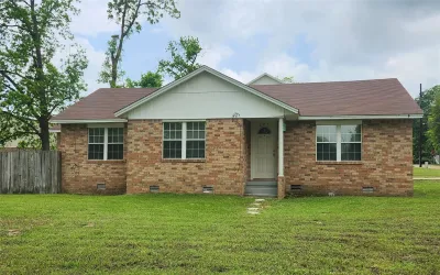 Single Family Residence For Sale in Morris County , 205 N Hubbard, Omaha, Texas 75571, 3 Bedrooms, 2 Bathrooms, 1 Garage spaces, 1,640 Sqft, built in 2008, Price $148,000, mls#21252343, Real Estate Agent in Omaha, Homes For Sale in Morris county, Homes For Sale in Omaha, Realtor in Omaha Texas, Real Estate Brokerage Independent Realty Texas, Luminita Cordes Realtor
