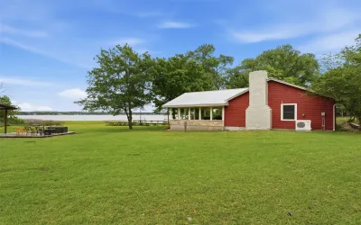 Single Family Residence For Sale in Parker County , 542 W Lake Drive, Weatherford, Texas 76087, 1 Bedroom, 1 Bathroom, Garage spaces, 600 Sqft, built in 1977, Price $295,000, mls#21256287, Real Estate Agent in Weatherford, Homes For Sale in Parker county, Homes For Sale in Weatherford, Realtor in Weatherford Texas, Real Estate Brokerage Independent Realty Texas, Luminita Cordes Realtor