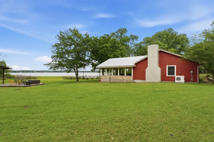 Single Family Residence For Sale in Parker County , 542 W Lake Drive, Weatherford, Texas 76087, 1 Bedroom, 1 Bathroom, Garage spaces, 600 Sqft, built in 1977, Price $295,000, mls#21256287, Real Estate Agent in Weatherford, Homes For Sale in Parker county, Homes For Sale in Weatherford, Realtor in Weatherford Texas, Real Estate Brokerage Independent Realty Texas, Luminita Cordes Realtor