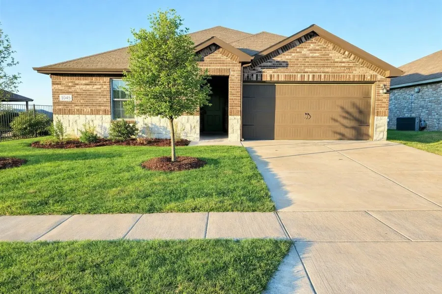 Single Family Residence For Rent in Hunt County , 1125 Silver Maple Lane, Royse City, Texas 75189, 3 Bedrooms, 2 Bathrooms, 2 Garage spaces, 1,444 Sqft, built in 2020, Preowned, Price $1,895, mls#21165525, Real Estate Agent in Royse City, Homes For Rent in Hunt county, Homes For Rent in Royse City, Realtor in Royse City Texas, Real Estate Brokerage Independent Realty Texas, Luminita Cordes Realtor