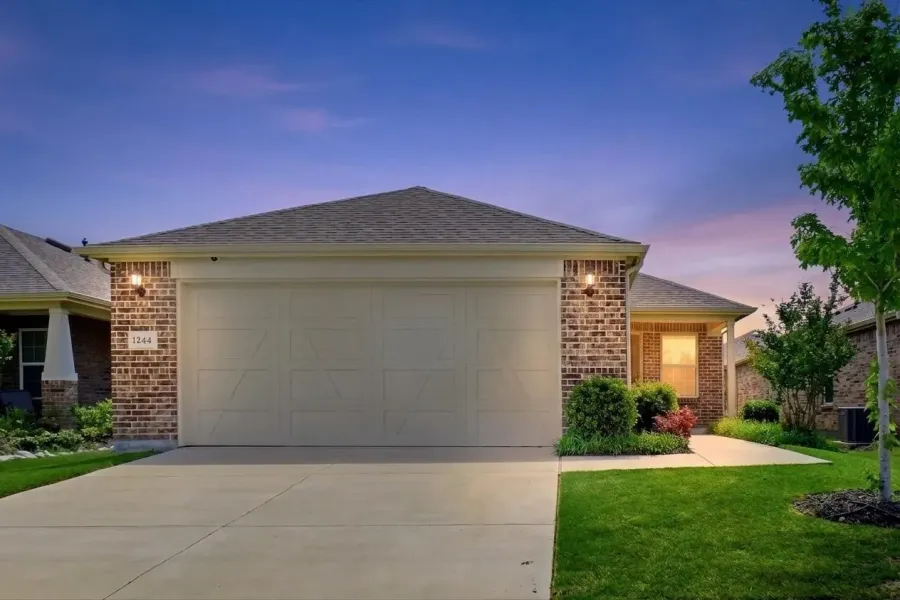Single Family Residence For Sale in Denton County , 1244 Eagle Lane, Little Elm, Texas 76227, 2 Bedrooms, 2 Bathrooms, 2 Garage spaces, 1,556 Sqft, built in 2022, Preowned, Price $300,000, mls#21256225, Real Estate Agent in Little Elm, Homes For Sale in Denton county, Homes For Sale in Little Elm, Realtor in Little Elm Texas, Real Estate Brokerage Independent Realty Texas, Luminita Cordes Realtor