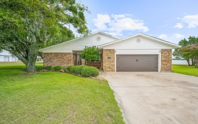 Single Family Residence For Sale in Erath County , 7517 US Highway 67, Stephenville, Texas 76401, 3 Bedrooms, 2 Bathrooms, 2 Garage spaces, 2,126 Sqft, built in 1985, Price $950,000, mls#21255982, Real Estate Agent in Stephenville, Homes For Sale in Erath county, Homes For Sale in Stephenville, Realtor in Stephenville Texas, Real Estate Brokerage Independent Realty Texas, Luminita Cordes Realtor